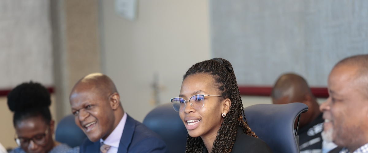 The Minister of Youth and Gender Affairs, Hon. Lesego Chombo paid a courtesy call to the Minister of Trade and Entrepreneurship, Hon. Tiroeaone Ntsima this afternoon. The two ministers discussed key issues affecting women and youth in Botswana. The meeting highlighted several critical areas, including women’s empowerment, youth unemployment, and the national youth policy. Minister Chombo also addressed the pressing issue of gender-based violence, emphasising the need for continued efforts to combat this soc